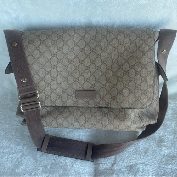 Gucci Supreme Canvas Diaper Bag with Changing Pad - Picture 2 of 13